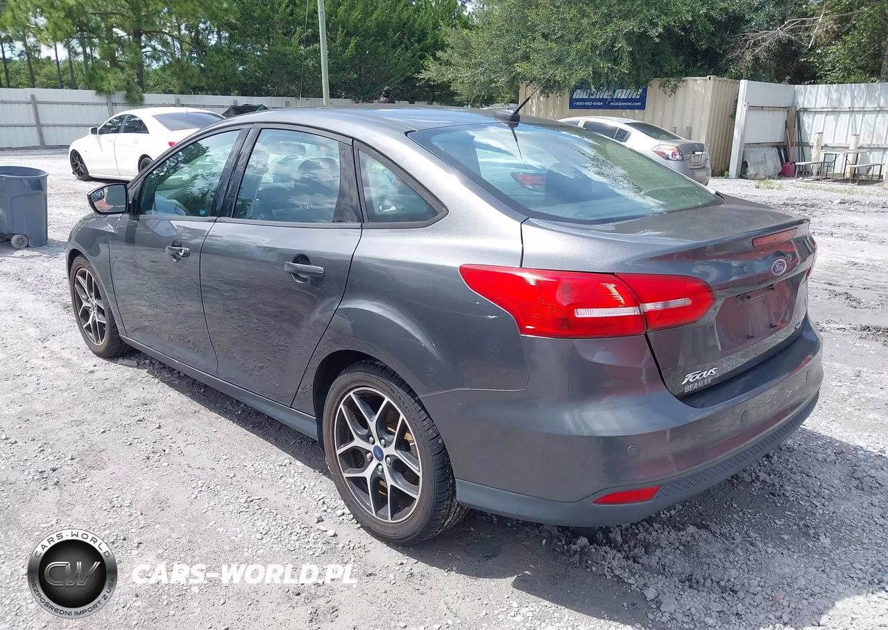 2017 Ford Focus Sel VIN:1FADP3H26HL256468 - 3