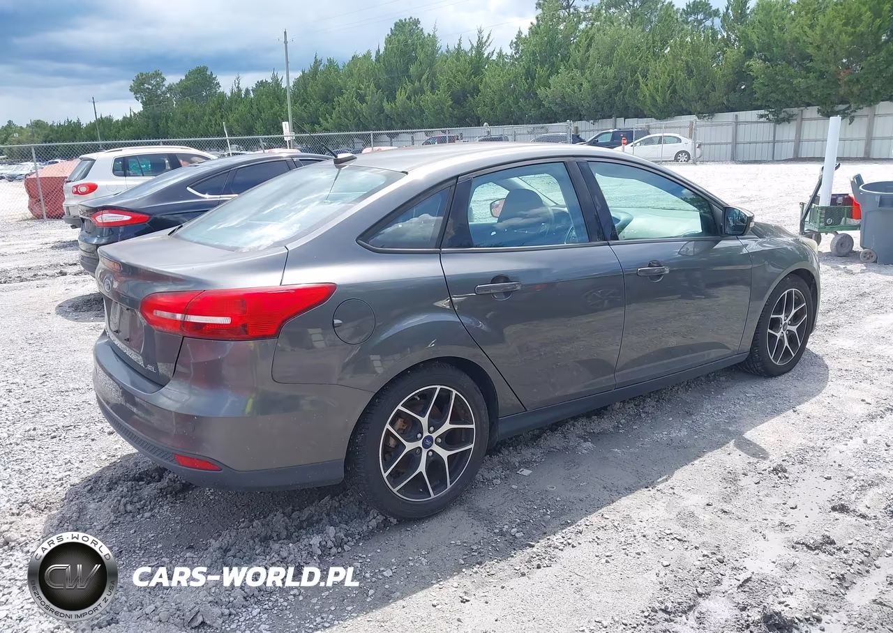 2017 Ford Focus Sel VIN:1FADP3H26HL256468 - 4