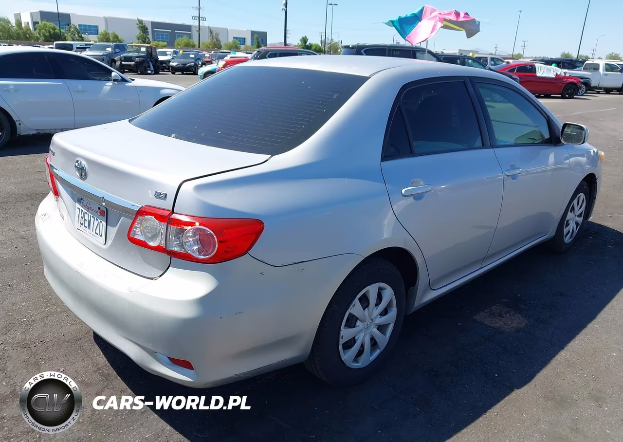 2011 Toyota Corolla Le VIN:2T1BU4EE8BC561113 - 4