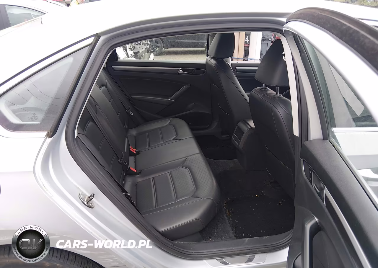 2017 Volkswagen Passat 1.8T R-Line VIN:1VWDT7A35HC048059 - 8