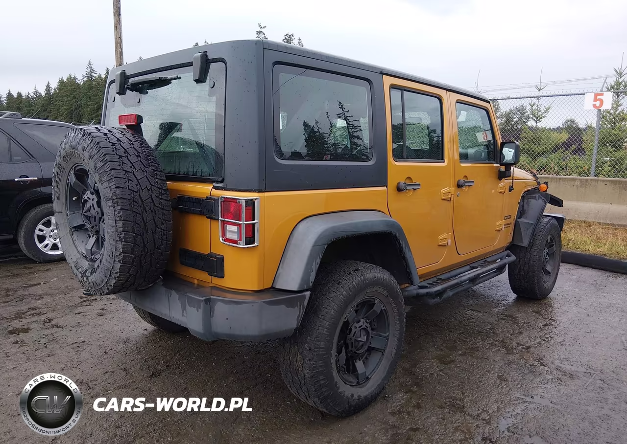 2014 Jeep Wrangler Unlimited Sport VIN:1C4BJWDG2EL321804 - 4