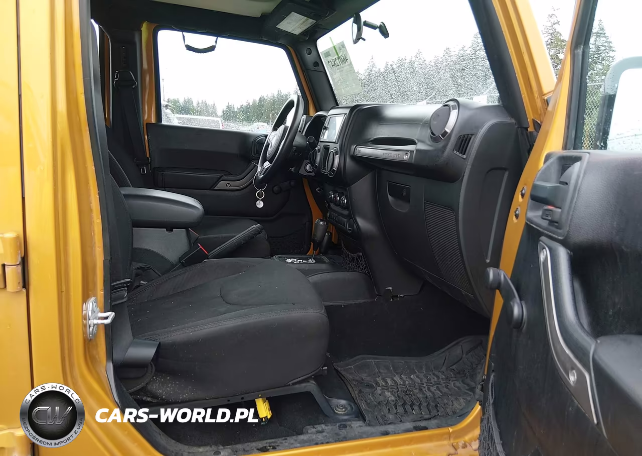 2014 Jeep Wrangler Unlimited Sport VIN:1C4BJWDG2EL321804 - 5