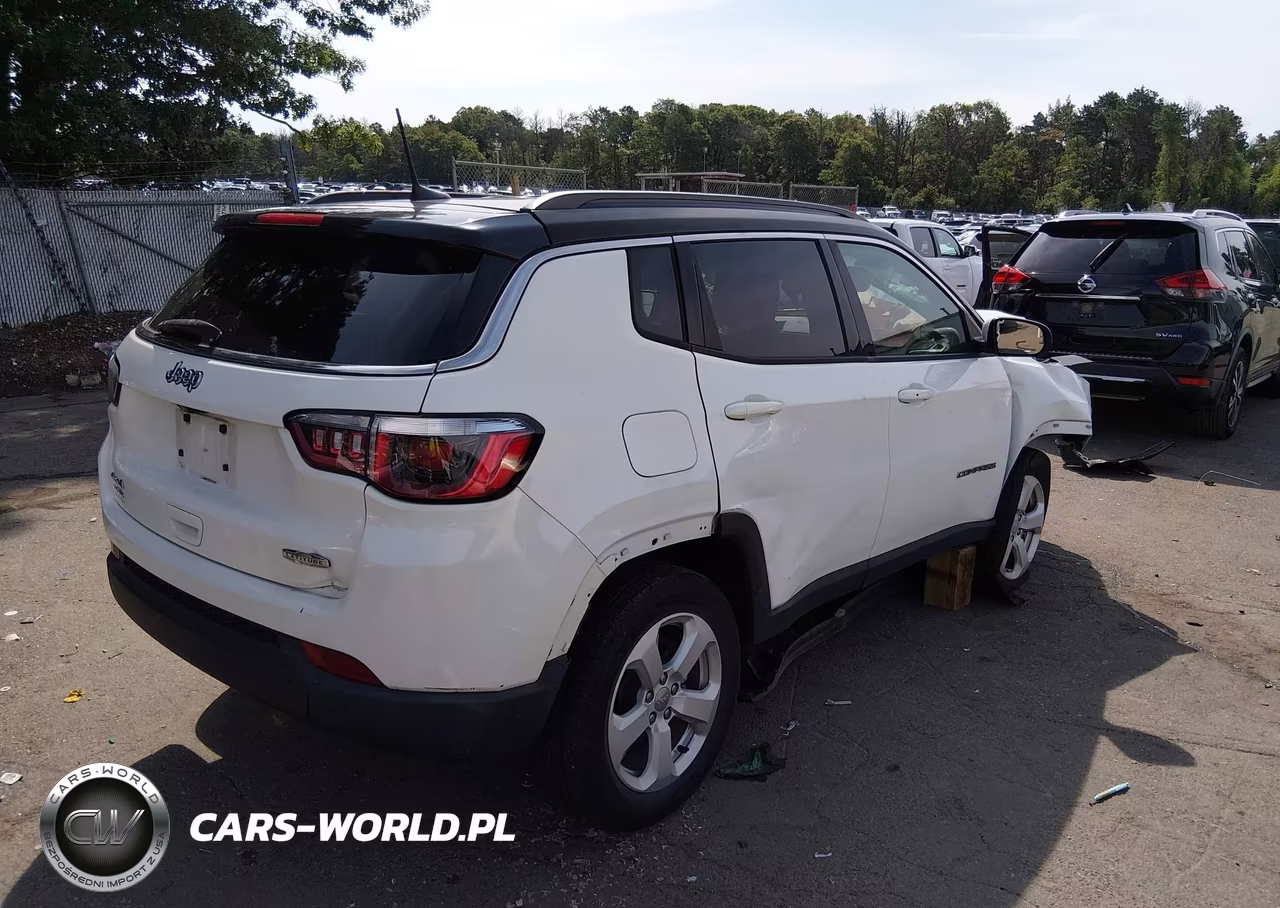 2019 Jeep Compass Latitude 4X4 VIN:3C4NJDBBXKT767661 - 4
