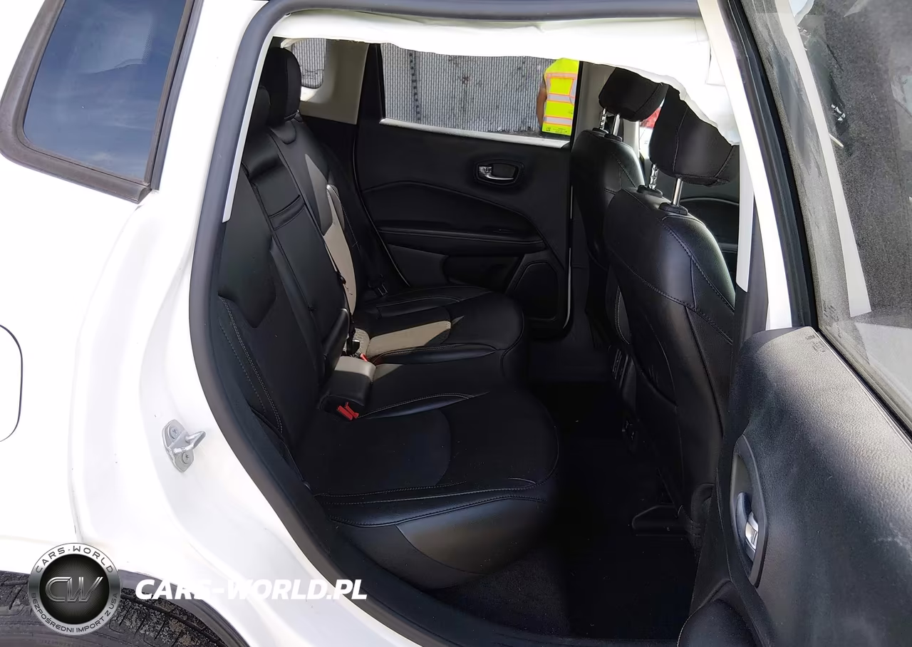 2019 Jeep Compass Latitude 4X4 VIN:3C4NJDBBXKT767661 - 8