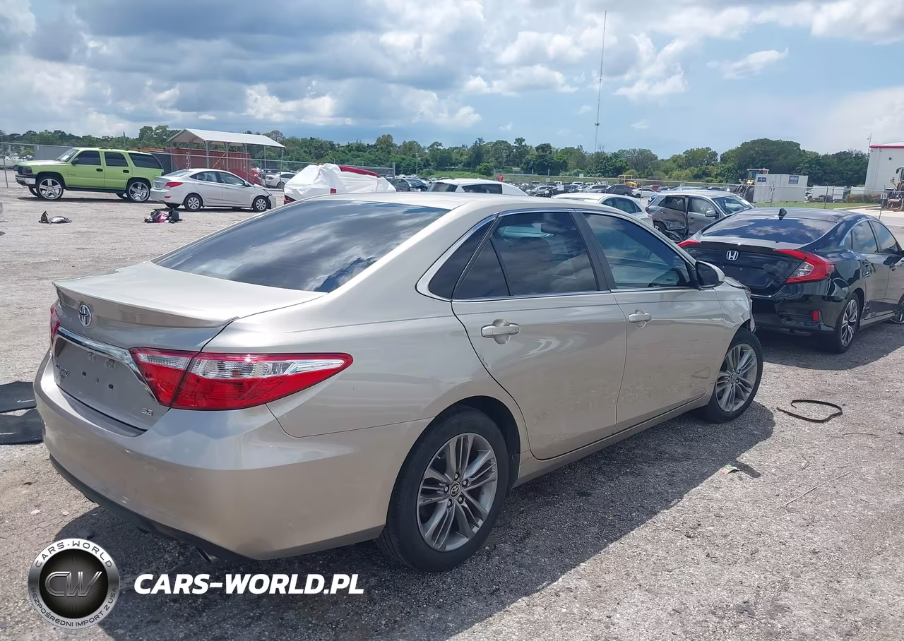 2015 Toyota Camry Se VIN:4T1BF1FK1FU065197 - 4