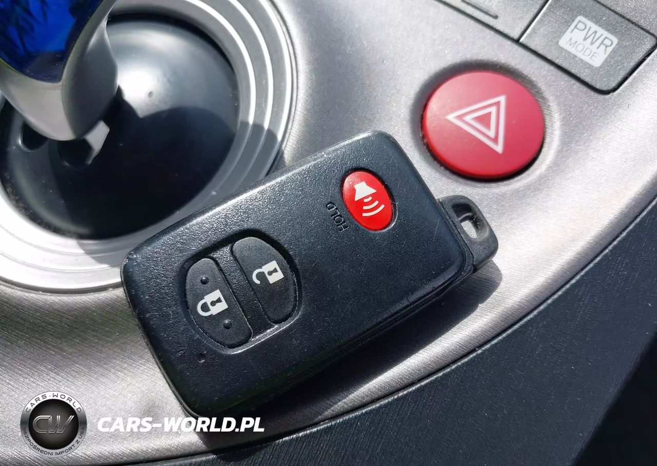 2013 Toyota Prius Two VIN:JTDKN3DU9D5634117 - 11