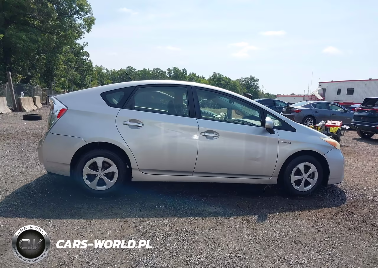 2013 Toyota Prius Two VIN:JTDKN3DU9D5634117 - 13