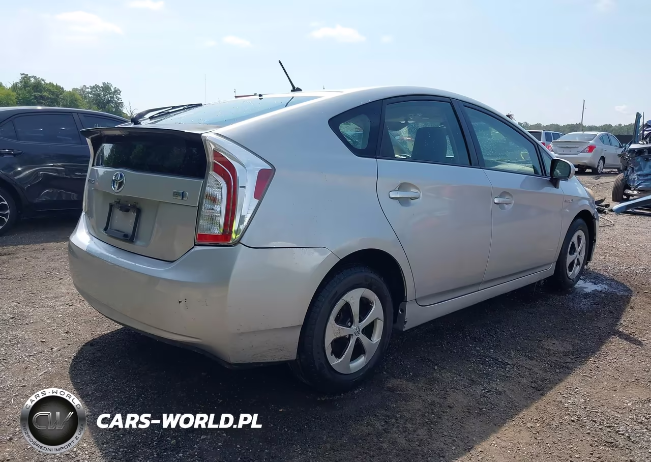 2013 Toyota Prius Two VIN:JTDKN3DU9D5634117 - 4