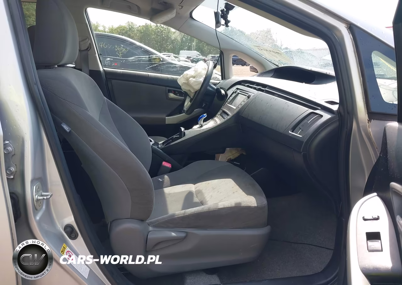 2013 Toyota Prius Two VIN:JTDKN3DU9D5634117 - 5