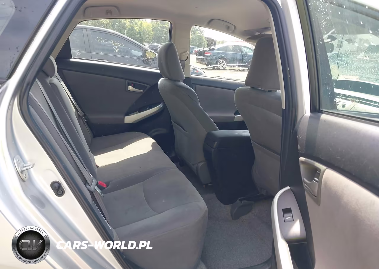 2013 Toyota Prius Two VIN:JTDKN3DU9D5634117 - 8