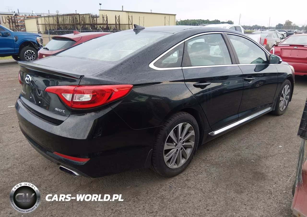 2015 Hyundai Sonata Sport VIN:5NPE34AF8FH216570 - 4