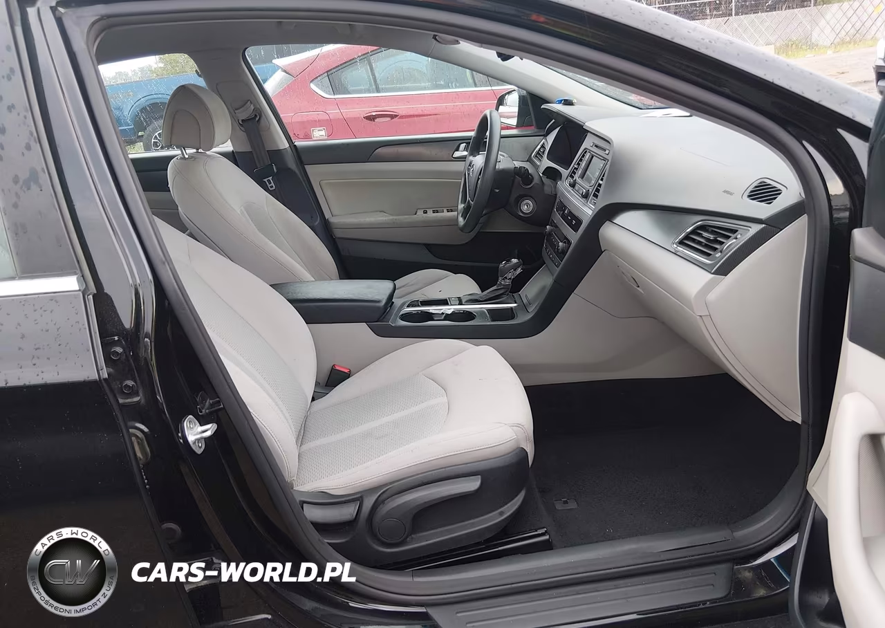 2015 Hyundai Sonata Sport VIN:5NPE34AF8FH216570 - 5