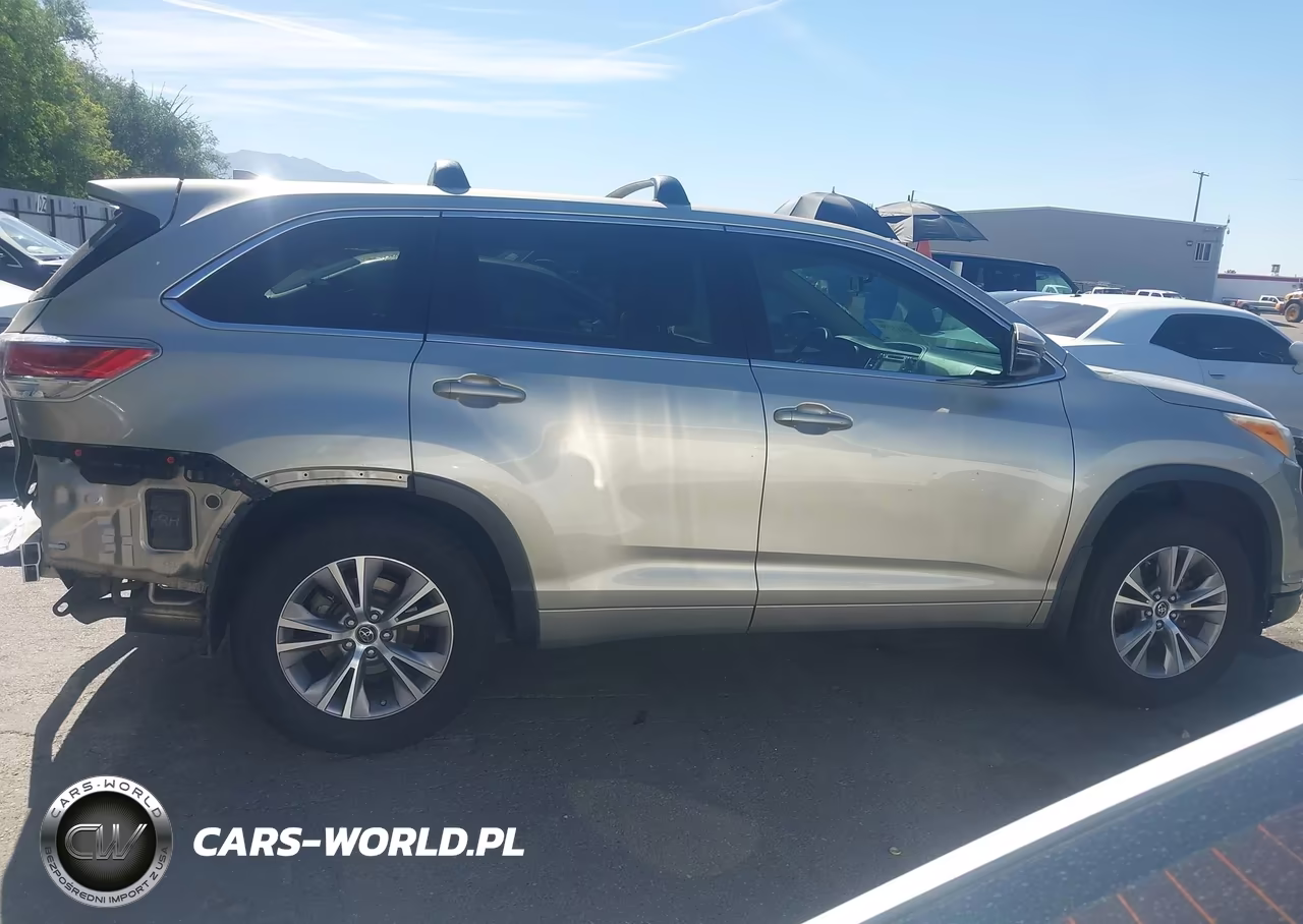 2016 Toyota Highlander Le Plus V6 VIN:5TDBKRFH9GS309493 - 14