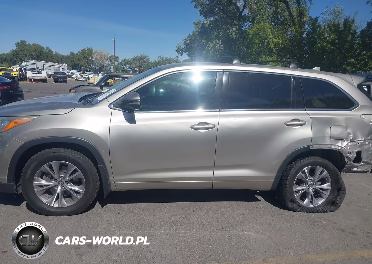 2016 Toyota Highlander Le Plus V6 VIN:5TDBKRFH9GS309493 - 15
