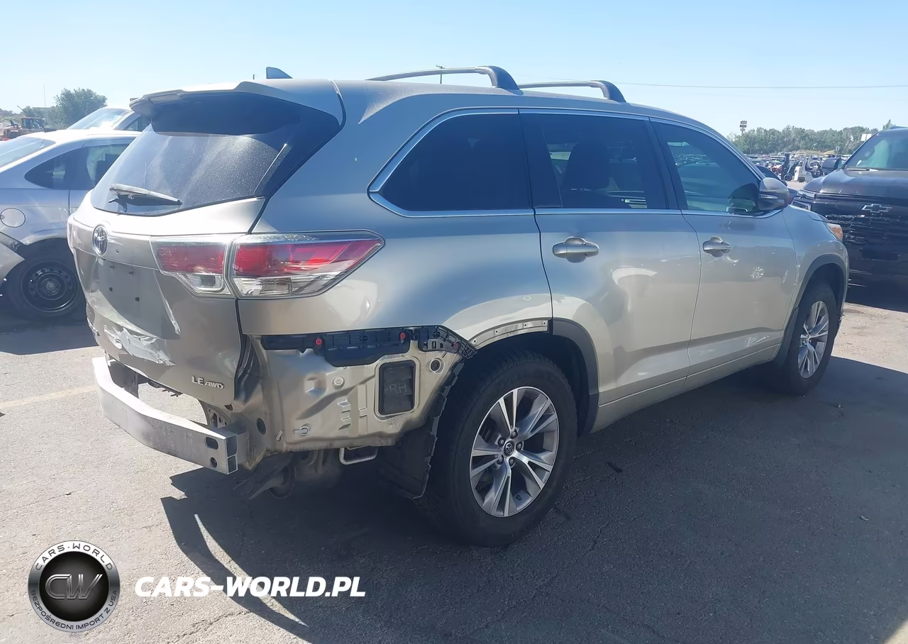 2016 Toyota Highlander Le Plus V6 VIN:5TDBKRFH9GS309493 - 4