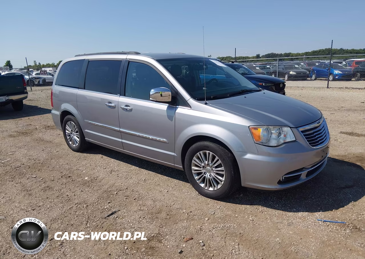 2013 Chrysler Town & Country Touring-L – zdjęcie 1 z 11