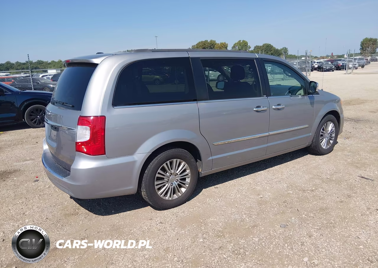 2013 Chrysler Town & Country Touring-L VIN:2C4RC1CG7DR753632 - 4