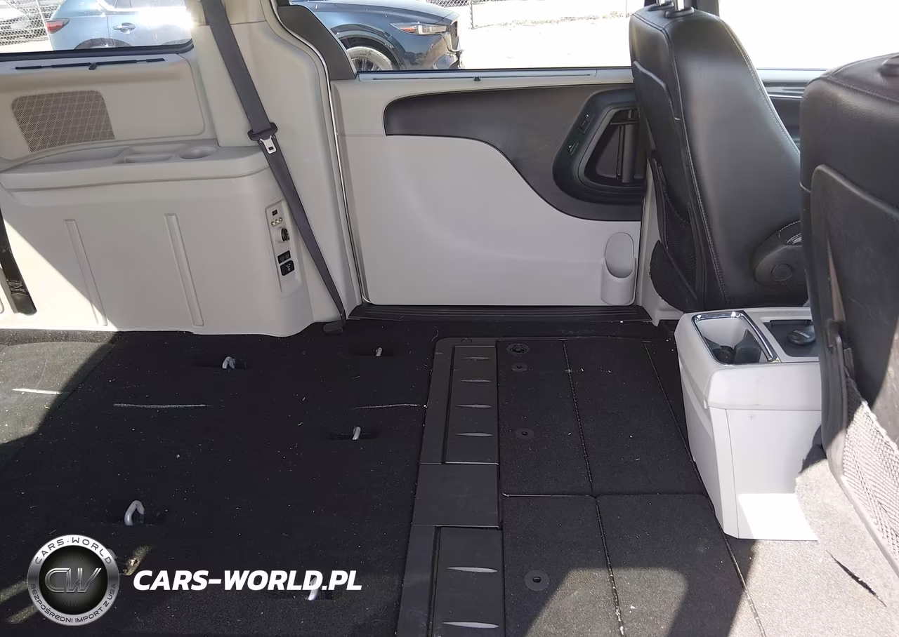2013 Chrysler Town & Country Touring-L VIN:2C4RC1CG7DR753632 - 8
