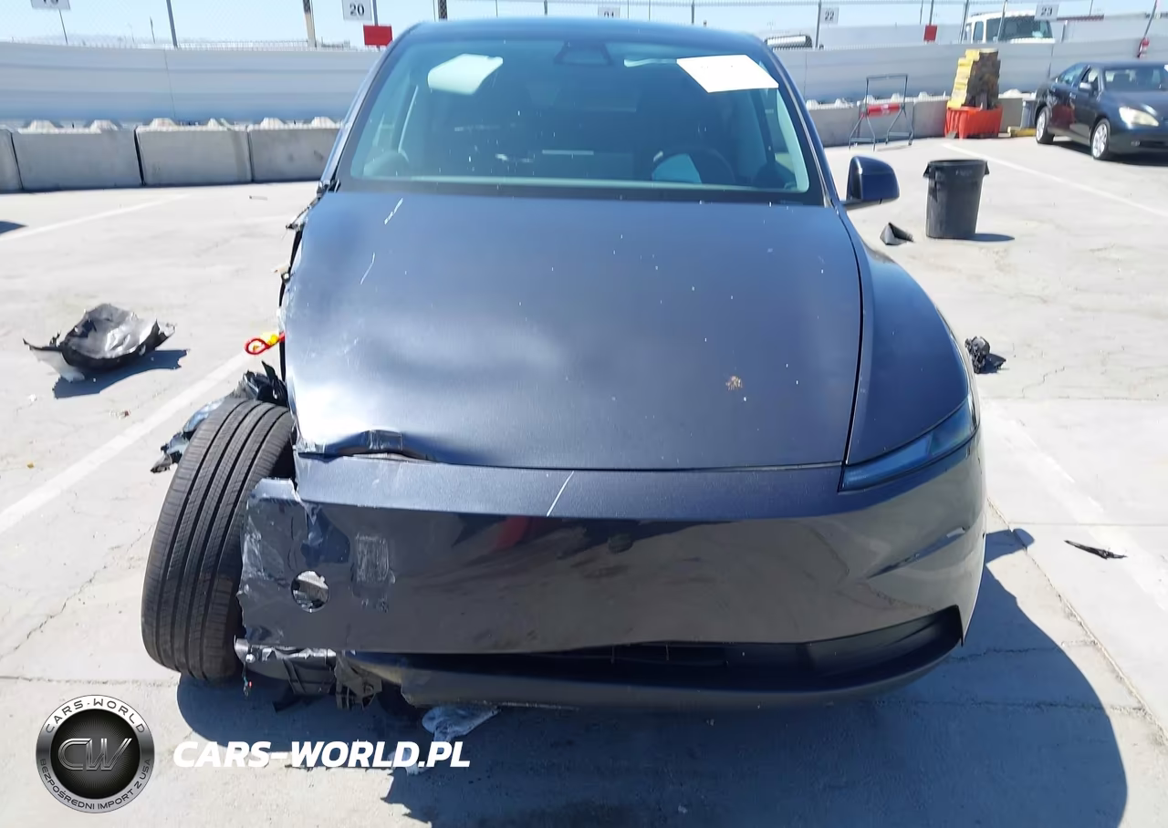 2026 Tesla Model Y VIN:7SAYGDEE9TA650364 - 12