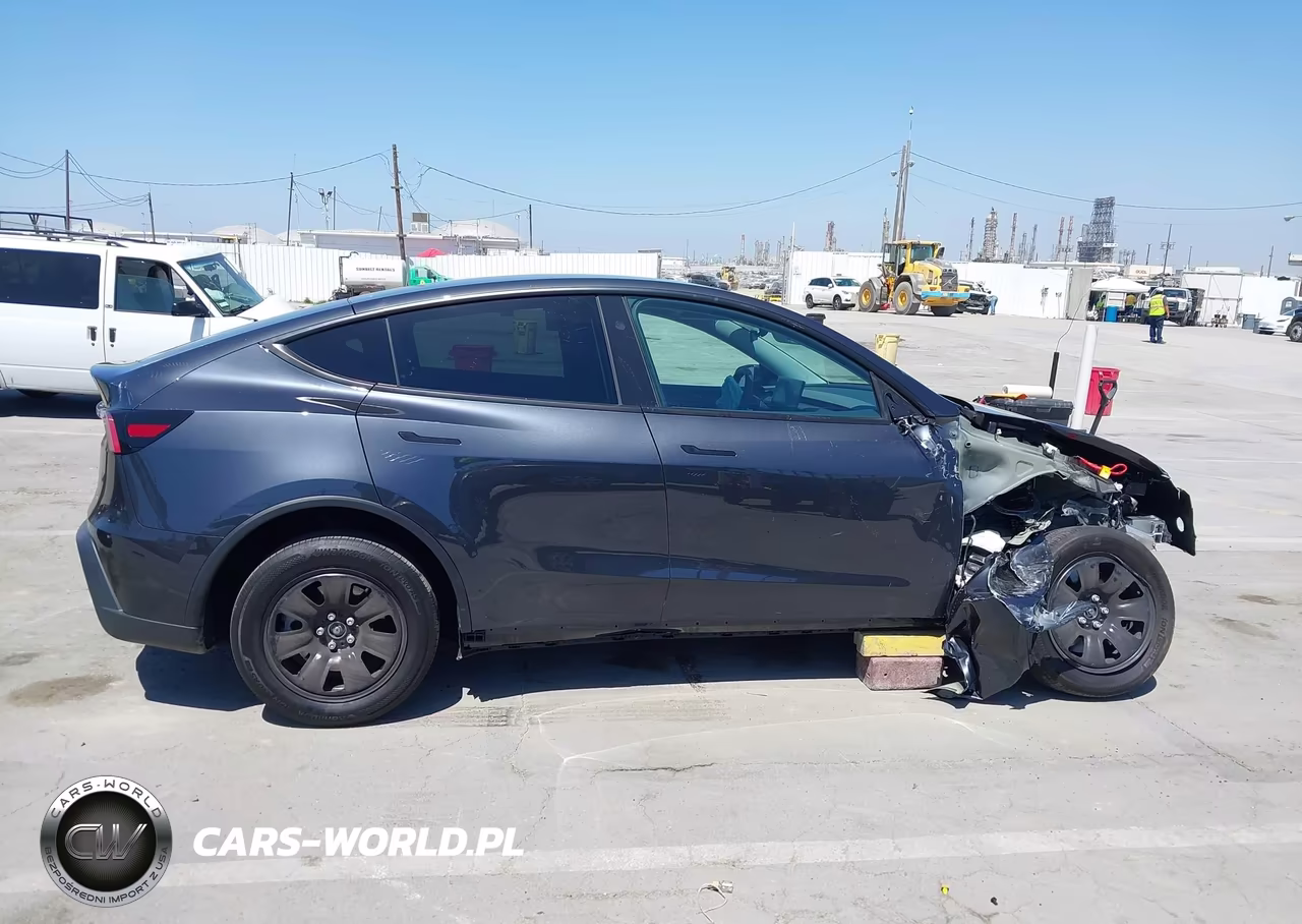 2026 Tesla Model Y VIN:7SAYGDEE9TA650364 - 13