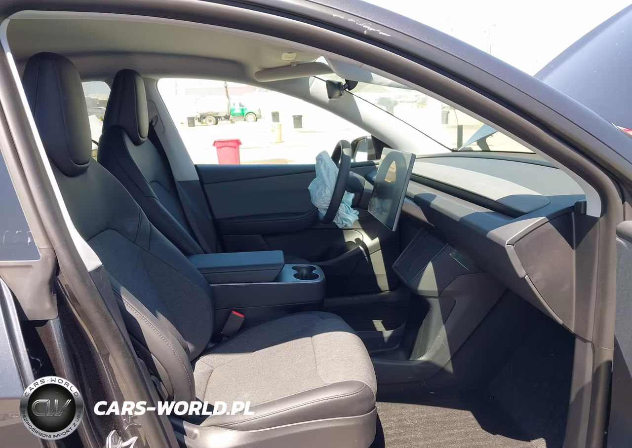 2026 Tesla Model Y VIN:7SAYGDEE9TA650364 - 5