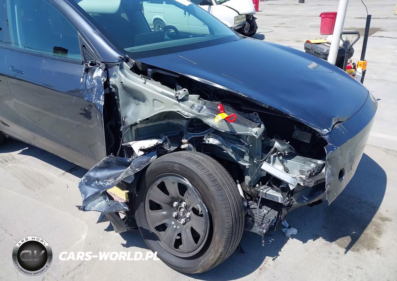 2026 Tesla Model Y VIN:7SAYGDEE9TA650364 - 6