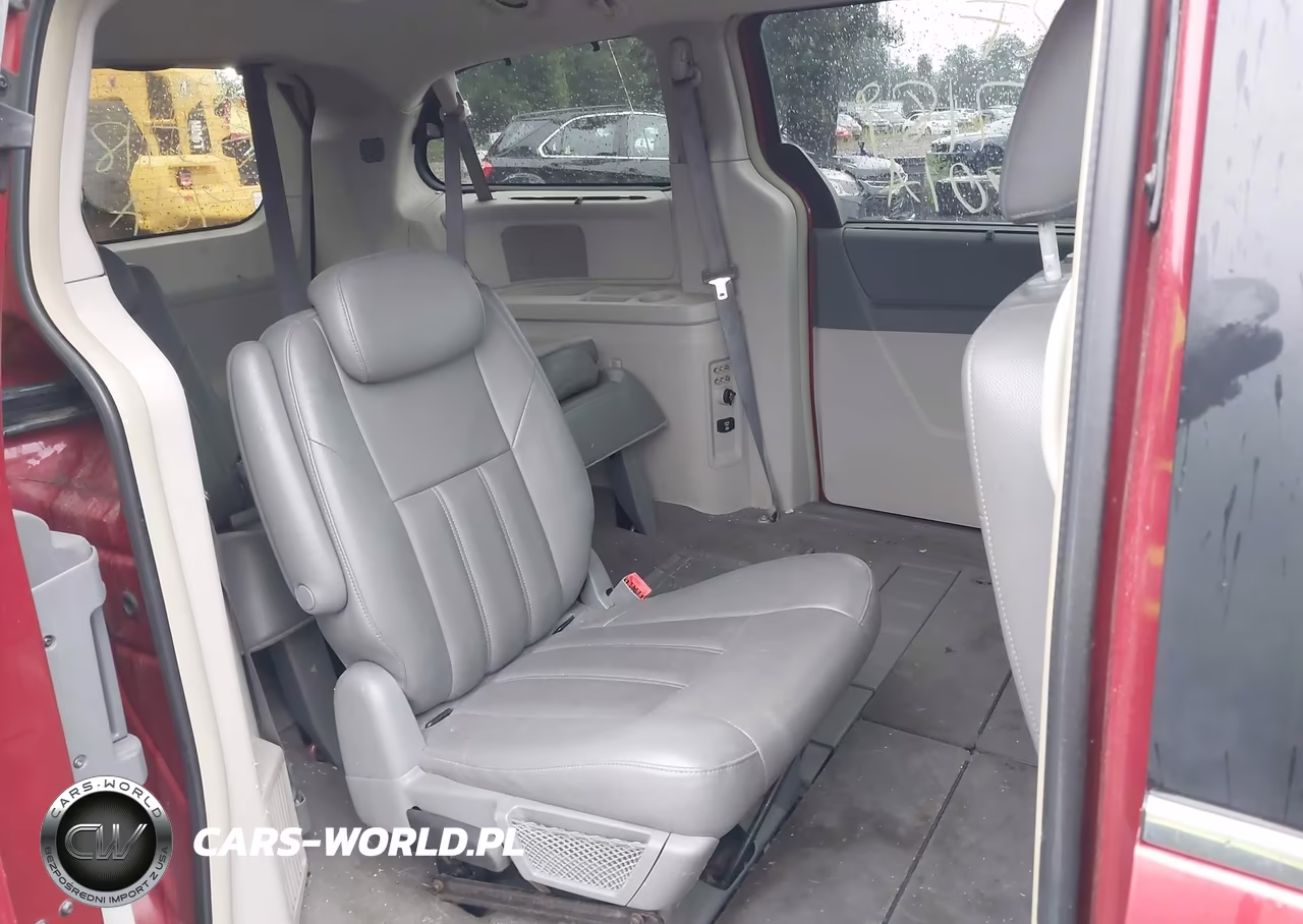 2008 Chrysler Town & Country Touring VIN:2A8HR54P78R720144 - 8