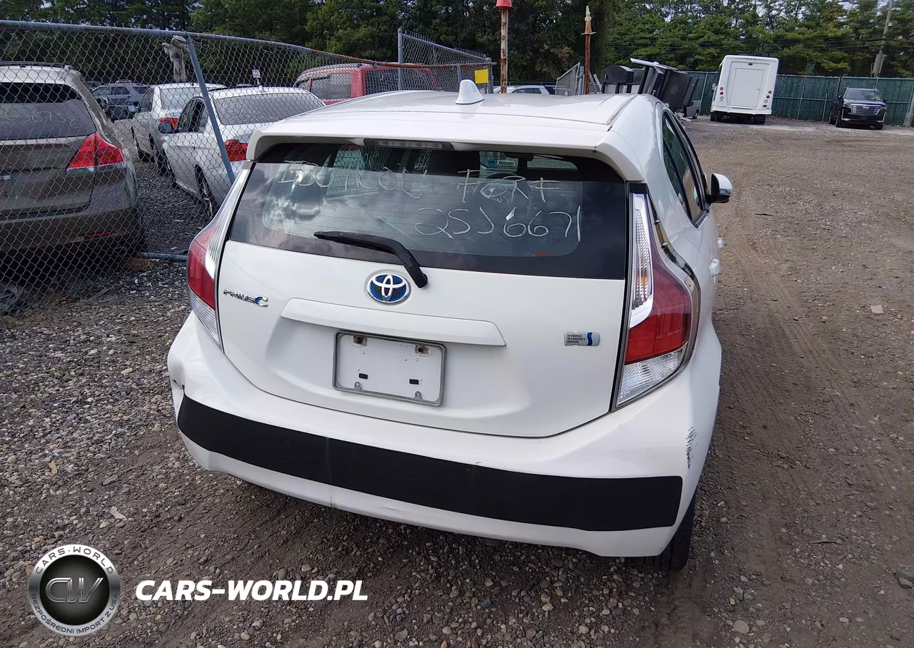 2016 Toyota Prius C Two VIN:JTDKDTB33G1138237 - 15