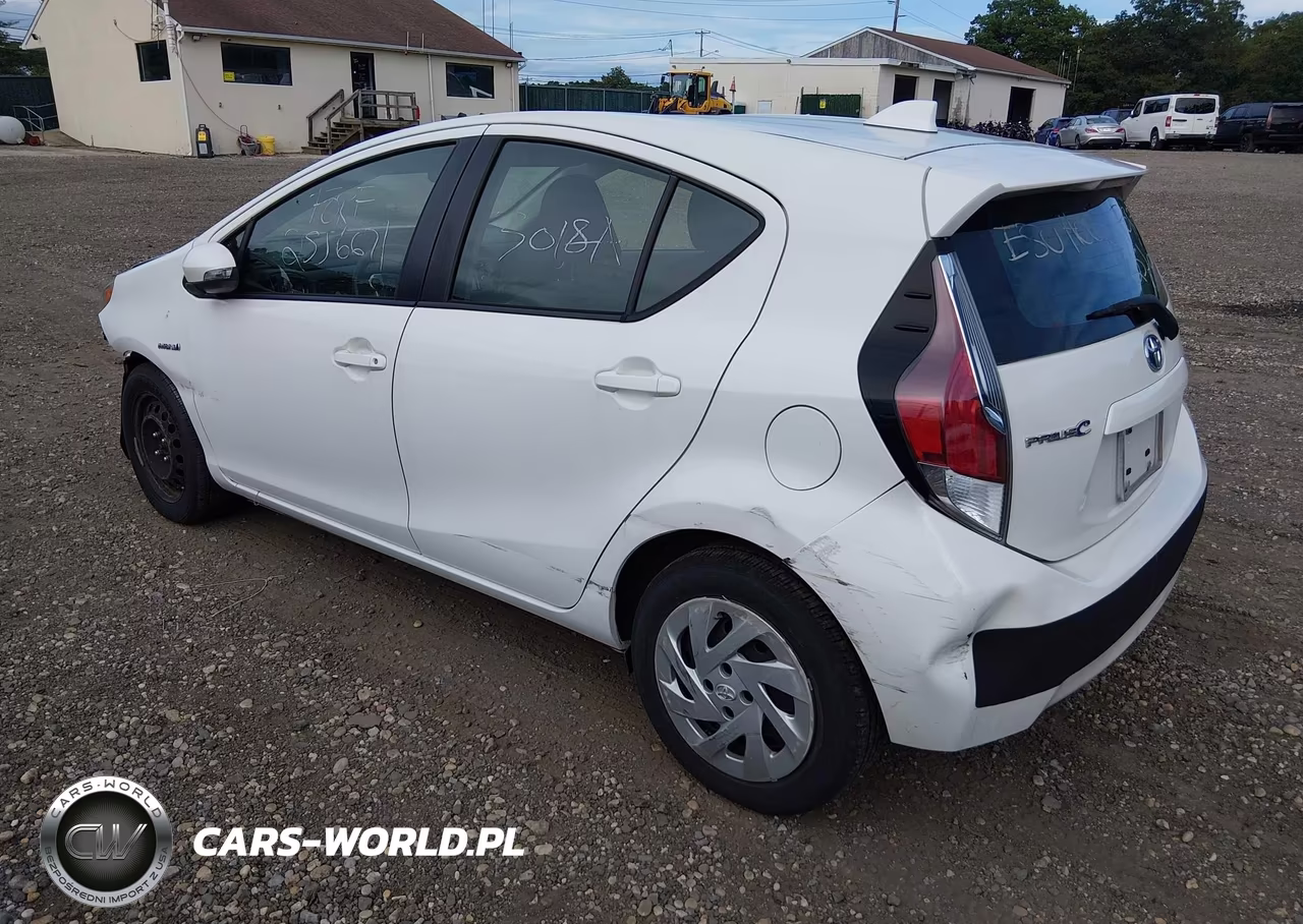 2016 Toyota Prius C Two VIN:JTDKDTB33G1138237 - 3