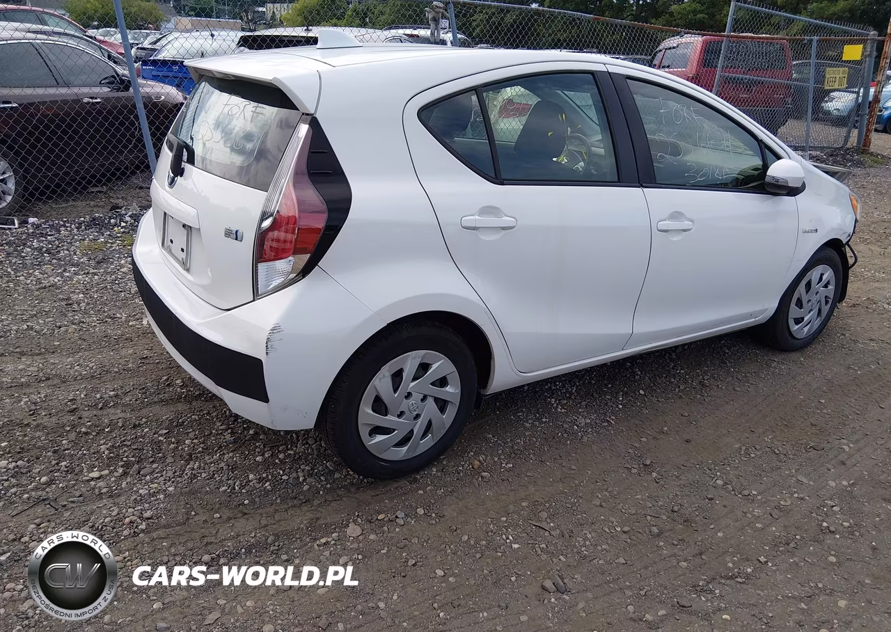 2016 Toyota Prius C Two VIN:JTDKDTB33G1138237 - 4