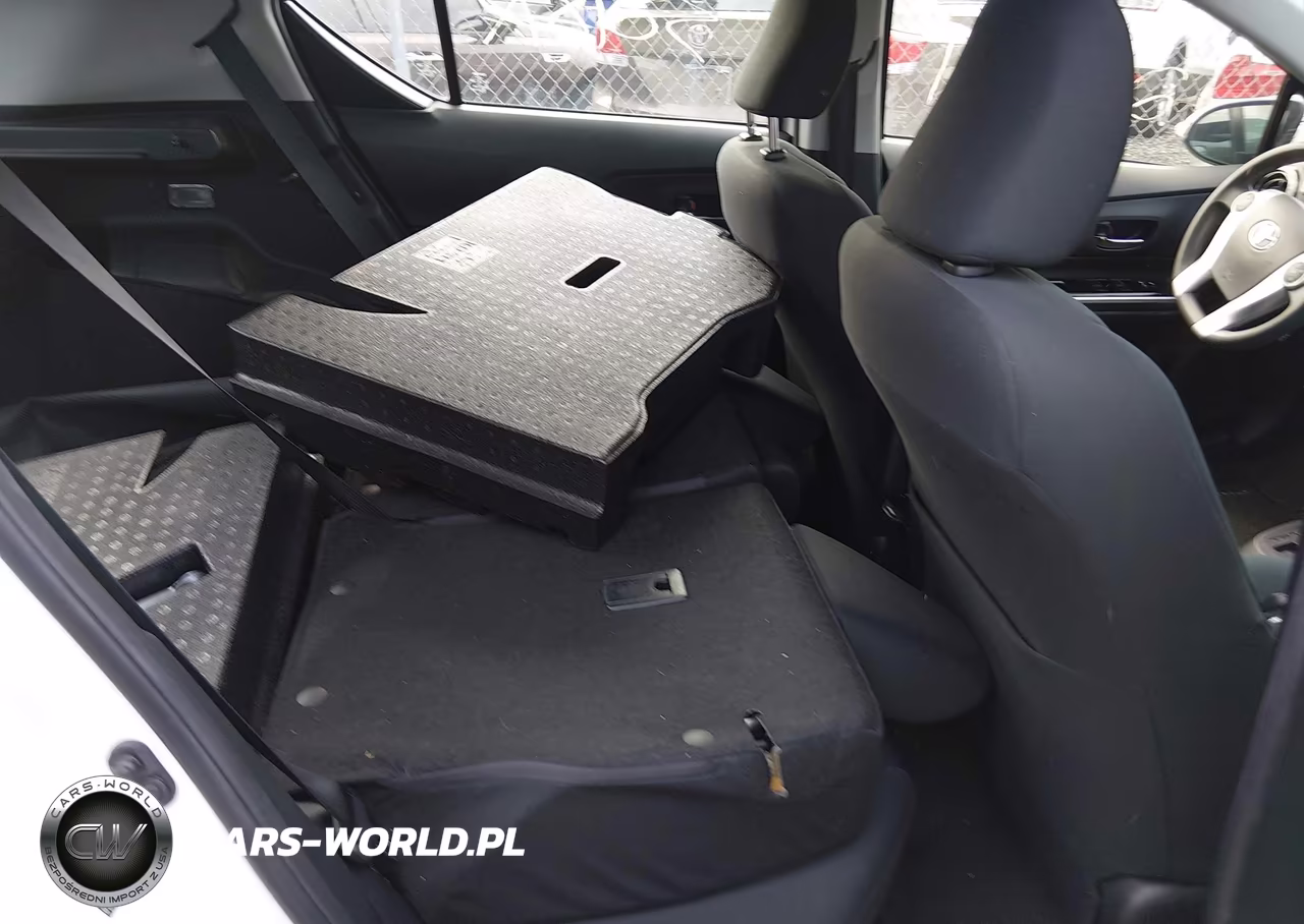 2016 Toyota Prius C Two VIN:JTDKDTB33G1138237 - 8