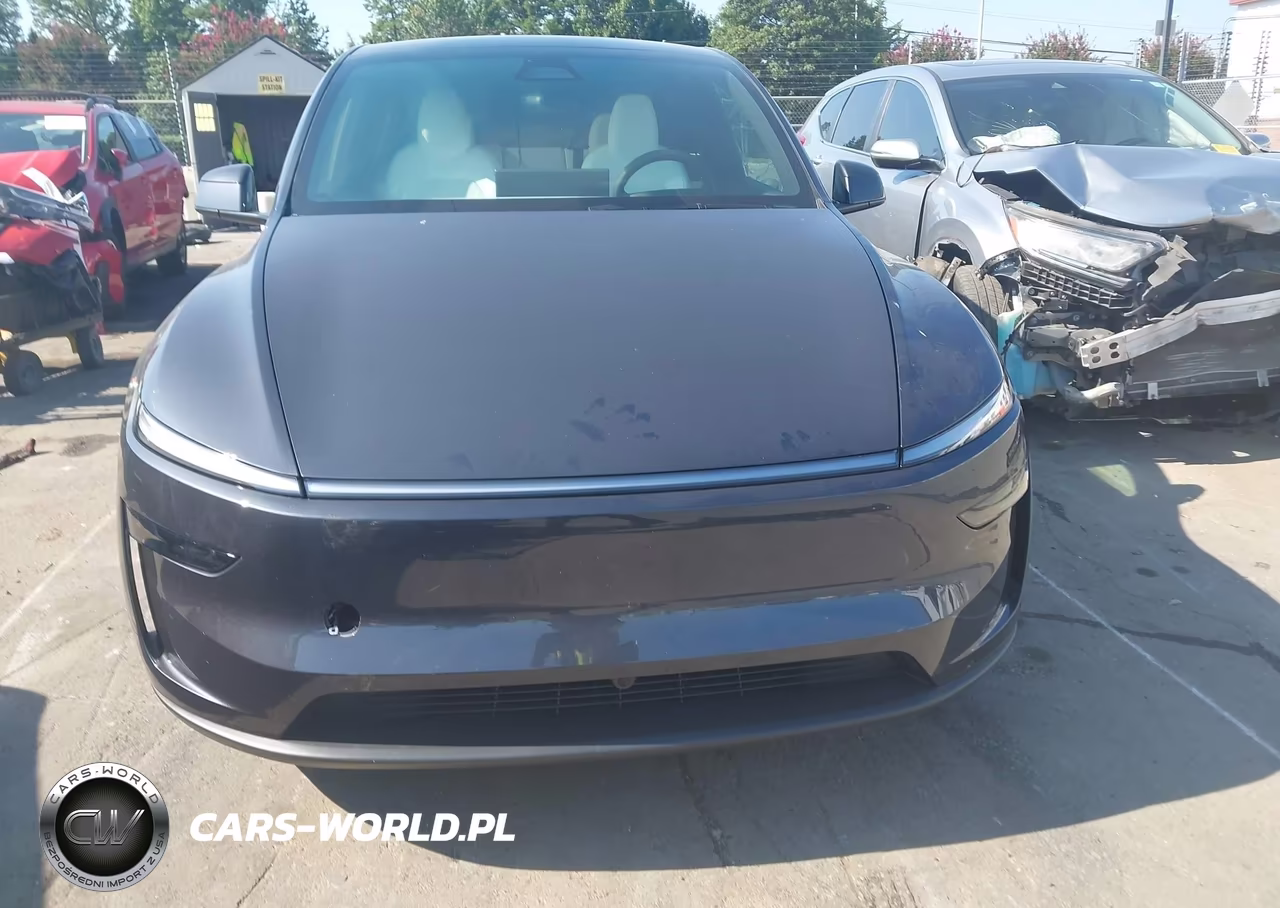 2026 Tesla Model Y VIN:7SAYGDEE1TA638192 - 11