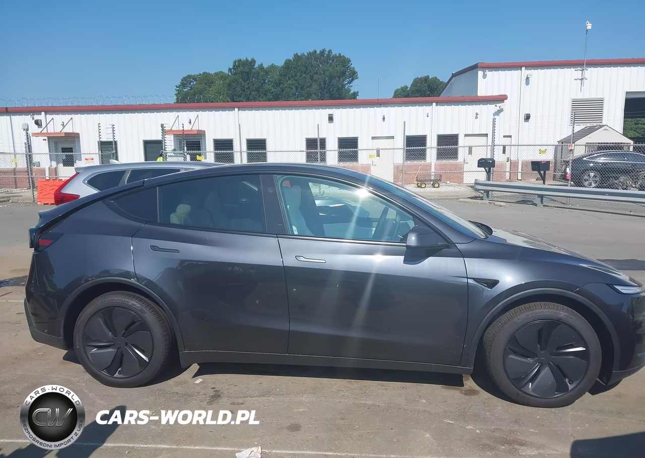 2026 Tesla Model Y VIN:7SAYGDEE1TA638192 - 12