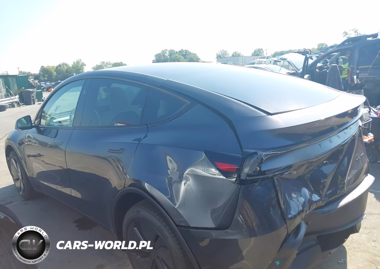 2026 Tesla Model Y VIN:7SAYGDEE1TA638192 - 13