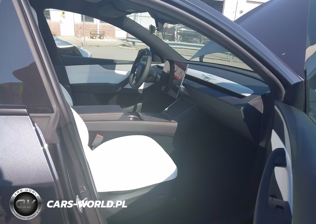 2026 Tesla Model Y VIN:7SAYGDEE1TA638192 - 5