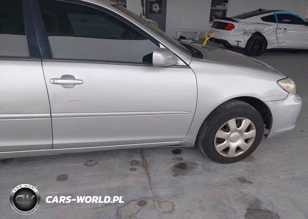 2003 Toyota Camry Le VIN:4T1BE32K13U684625 - 12