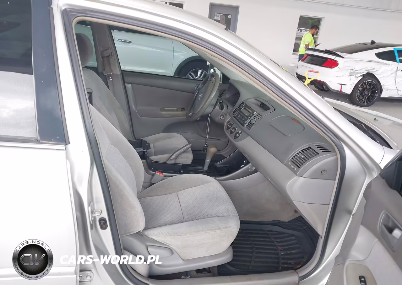 2003 Toyota Camry Le VIN:4T1BE32K13U684625 - 5