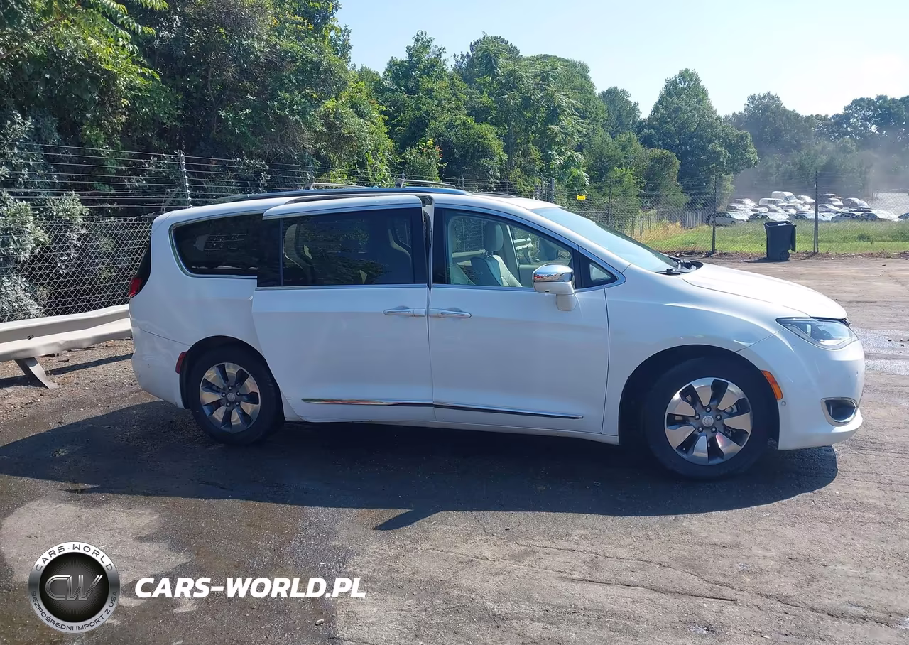 2017 Chrysler Pacifica Hybrid Platinum VIN:2C4RC1N72HR709413 - 13