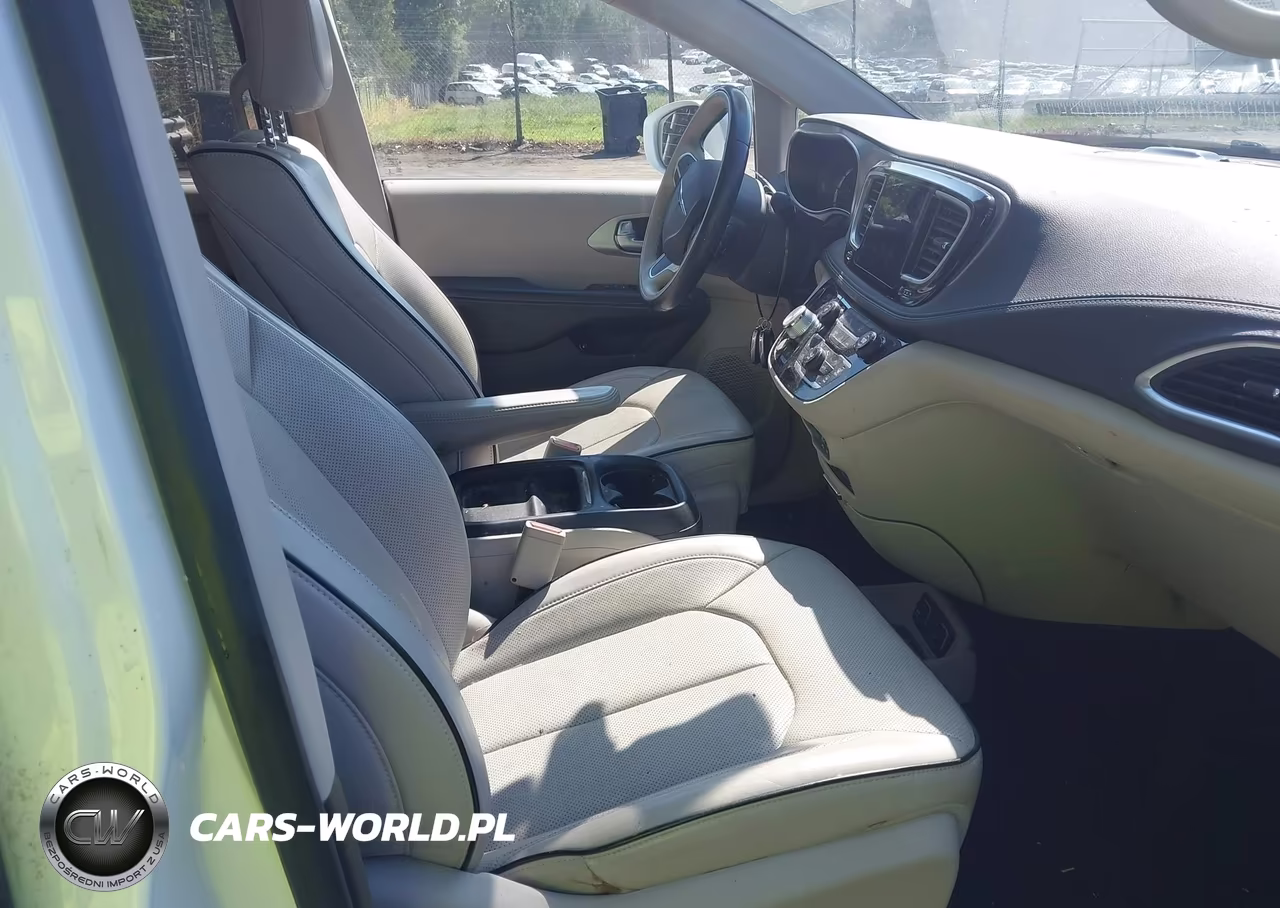 2017 Chrysler Pacifica Hybrid Platinum VIN:2C4RC1N72HR709413 - 5