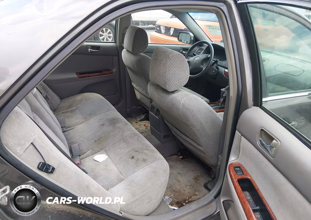 2002 Toyota Camry Xle VIN:4T1BE32K22U583771 - 8