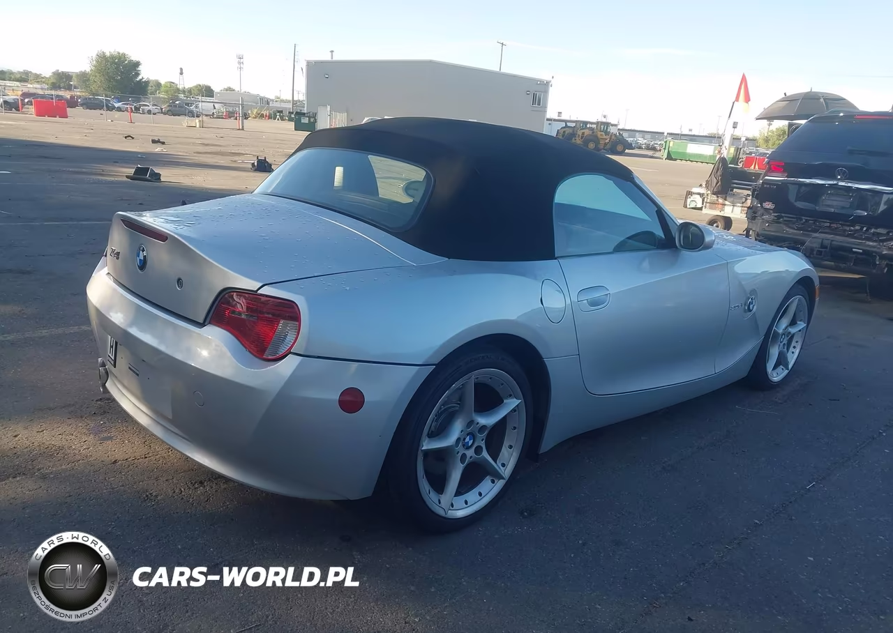 2007 BMW Z4 3.0Si VIN:4USBU53527LX03166 - 4