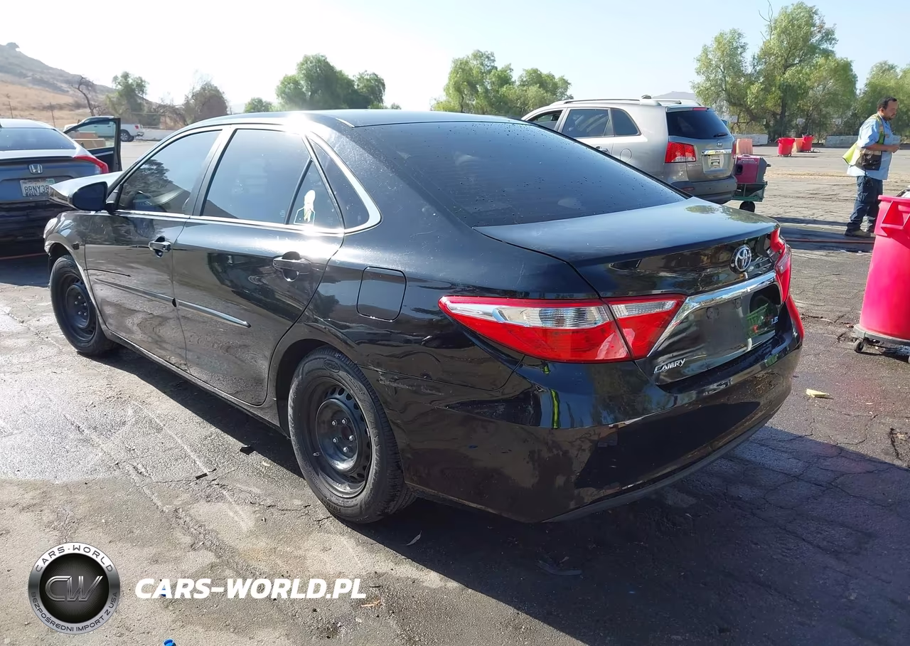 2015 Toyota Camry Le VIN:4T4BF1FKXFR473025 - 3