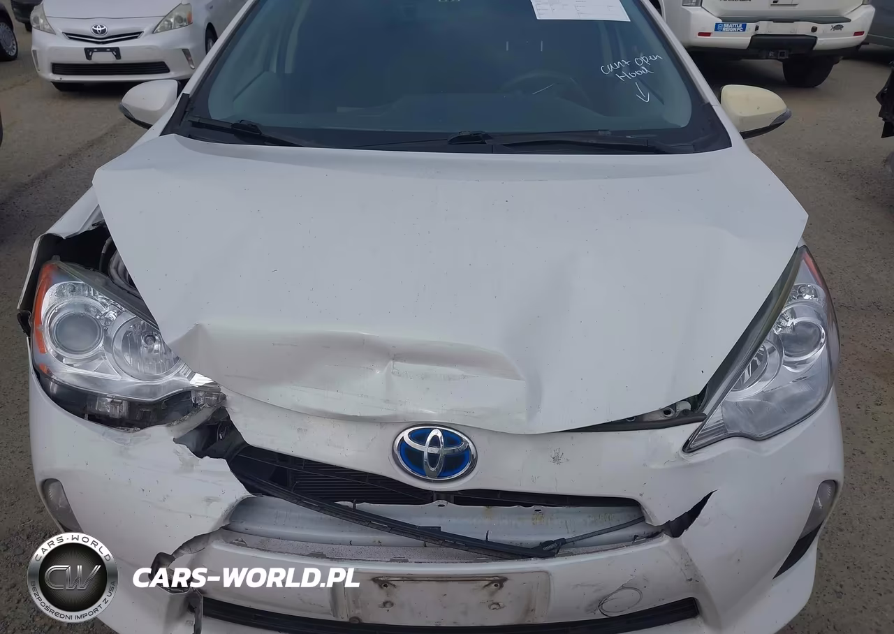 2014 Toyota Prius C Two VIN:JTDKDTB33E1077517 - 10