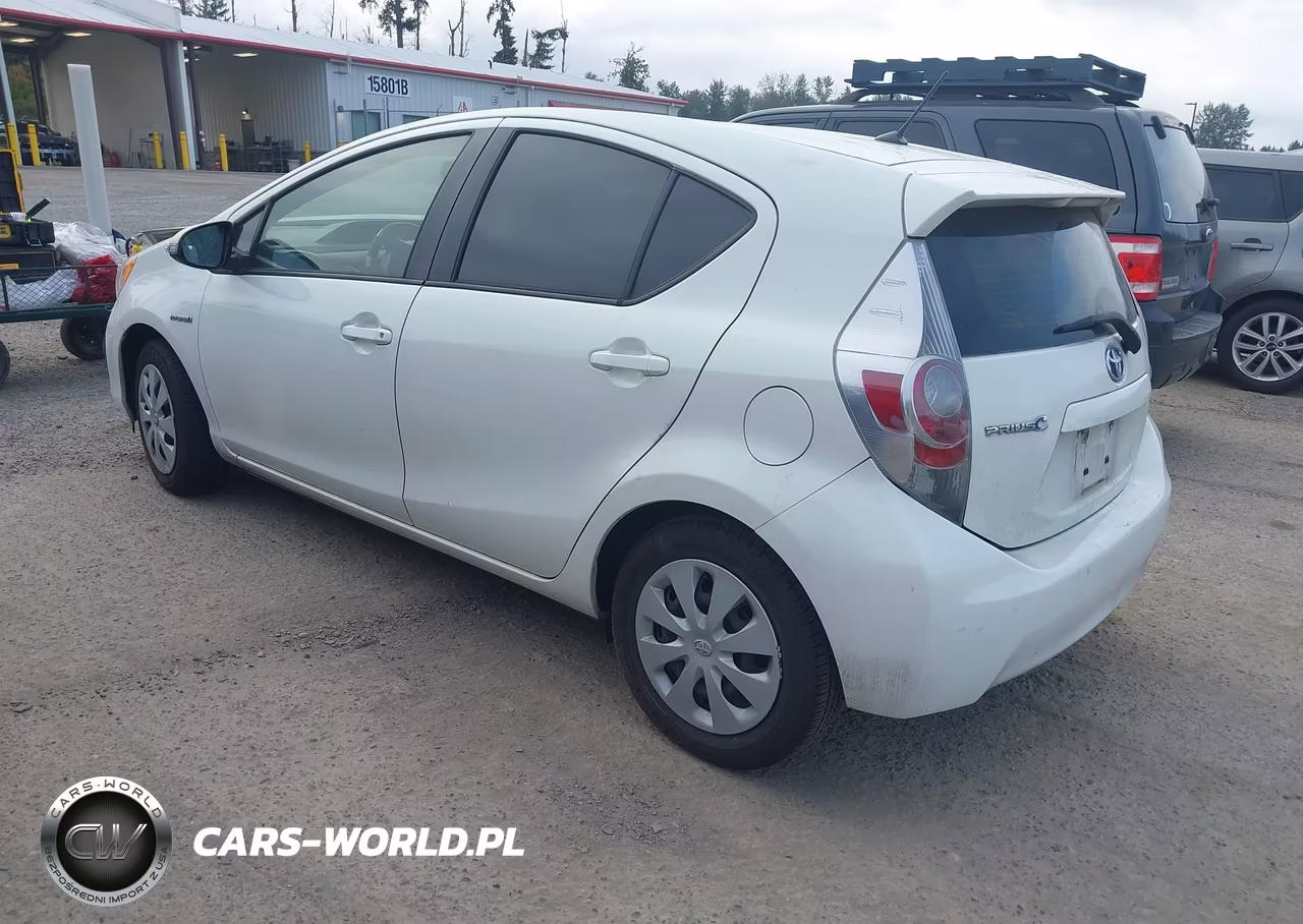 2014 Toyota Prius C Two VIN:JTDKDTB33E1077517 - 3