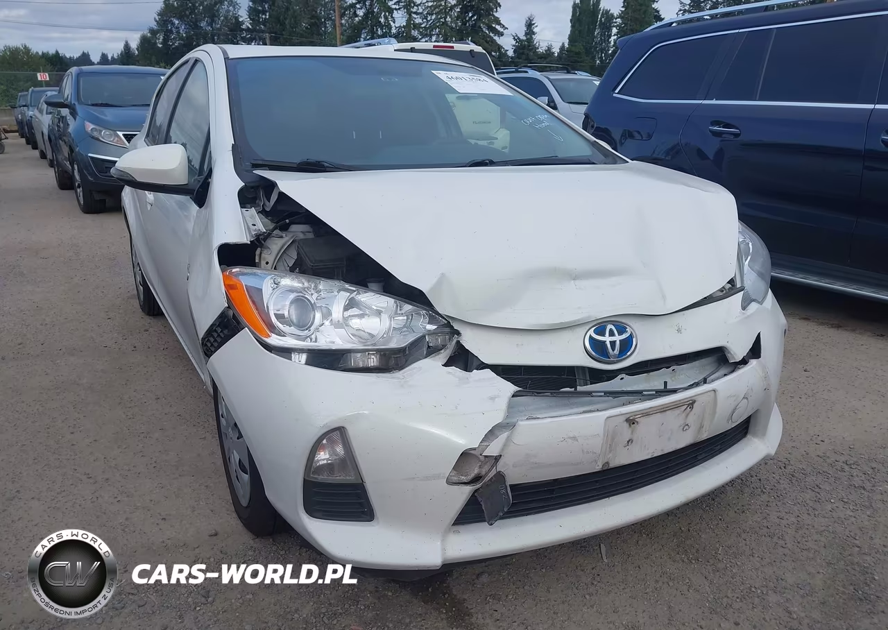 2014 Toyota Prius C Two VIN:JTDKDTB33E1077517 - 6