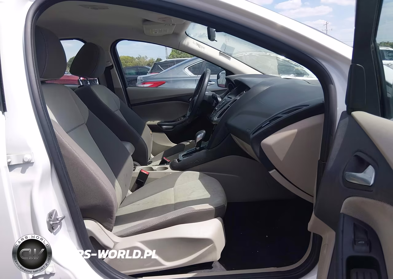 2014 Ford Focus Se VIN:1FADP3F20EL130895 - 5