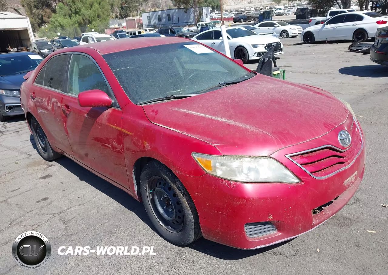 2010 Toyota Camry Le – zdjęcie 1 z 14