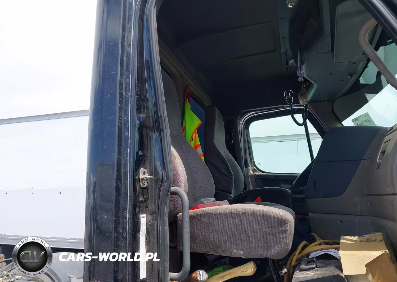 2017 Freightliner Cascadia 125 VIN:3AKJGEDV1HDHW0276 - 7