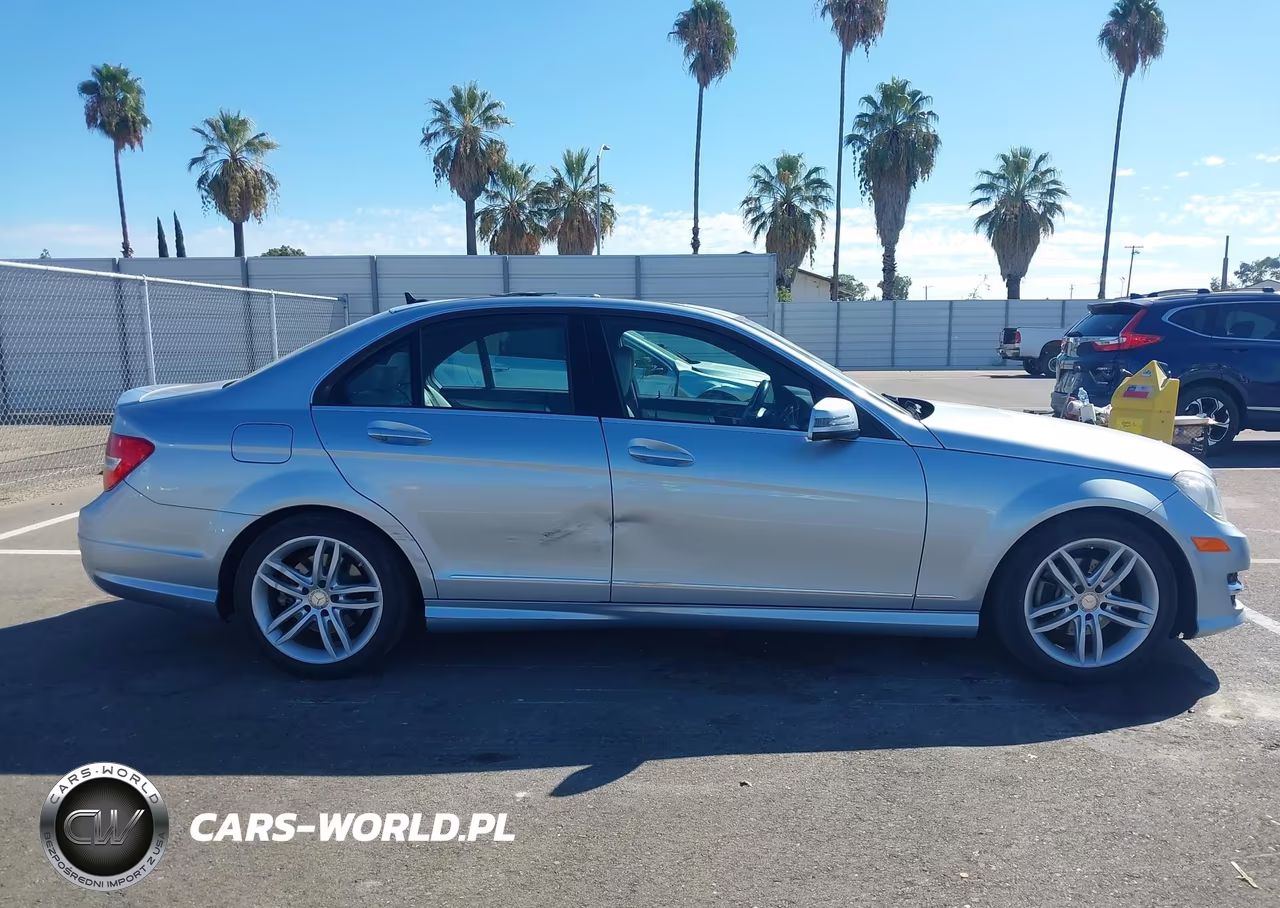 2013 Mercedes-Benz C 250 Sport VIN:WDDGF4HB4DA869314 - 13