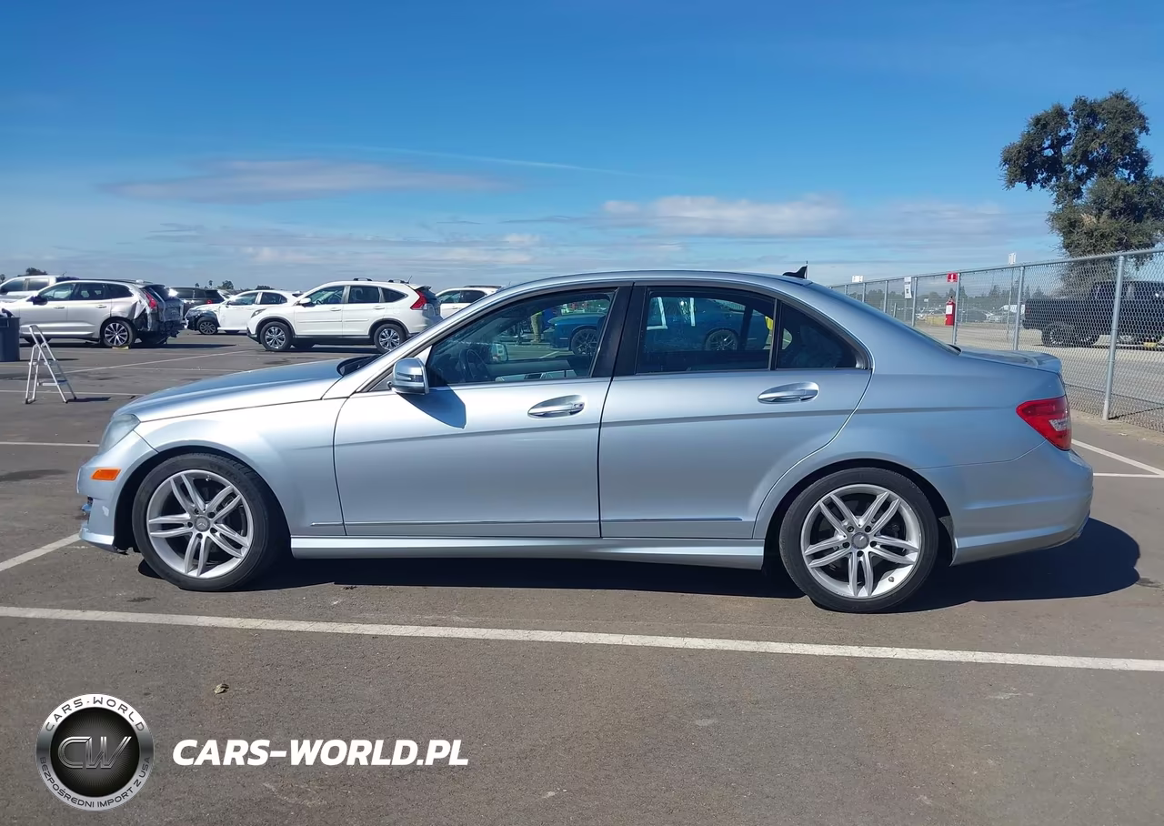 2013 Mercedes-Benz C 250 Sport VIN:WDDGF4HB4DA869314 - 14
